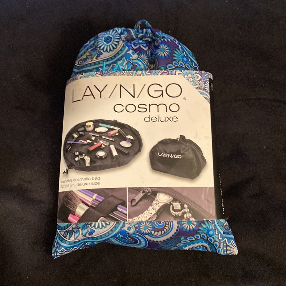 Lay/N/Go blue paisley convertible cosmetic bag